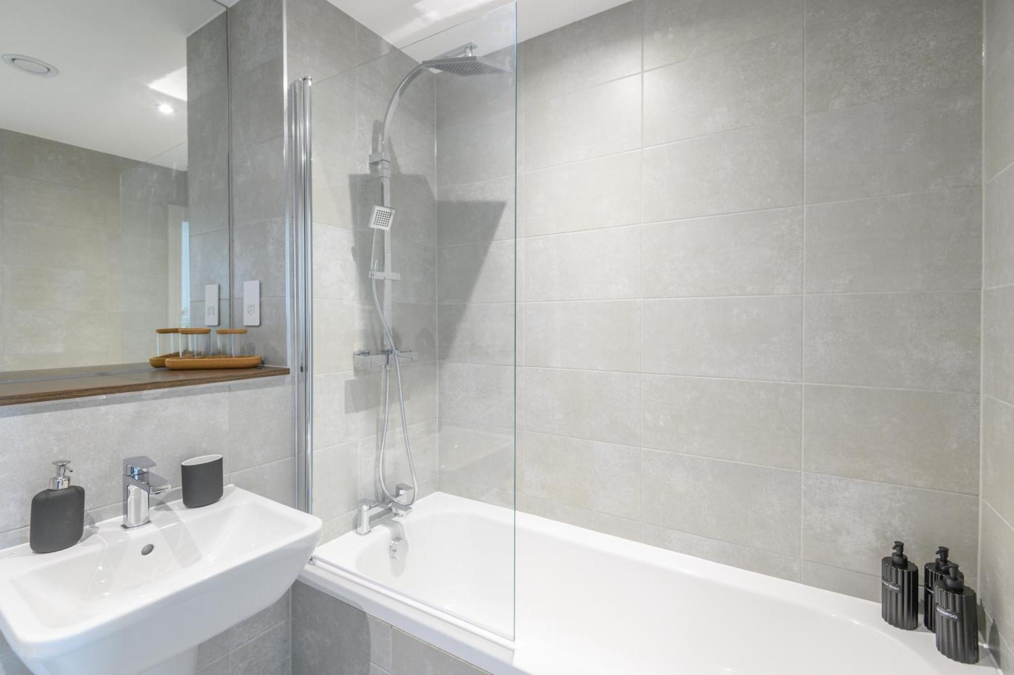 Superior 1 Bed Apartment By Leeds Train Staiton Екстериор снимка